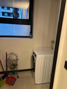 a washing machine in a room with a window at Pucon Infinity Camino al Volcán in Pucón