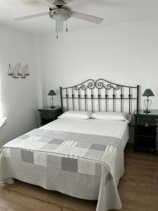 Postel nebo postele na pokoji v ubytování Precioso apartamento frente a la playa + 29 fotografií