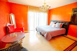 Ένα ή περισσότερα κρεβάτια σε δωμάτιο στο Appartement XXL résidence privée piscine Dar Dmana