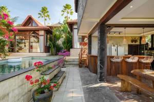 Bazén v ubytování Ocean Bay Retreat nebo v jeho okolí