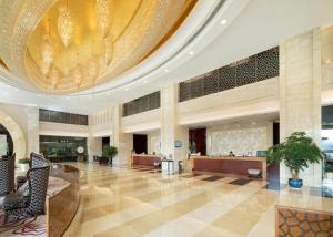 a lobby of a hotel with a large ceiling at Xiangsheng Century Hotel Zhuji in Shaoxing +232 photos