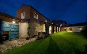 an estate with a green yard at night at Domu Antiga in Gergei