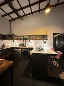 Dapur atau dapur kecil di Baan Jungle Pool Villa - Exquisite Pool Villa