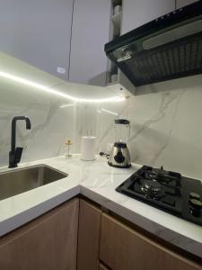 a kitchen with a sink and a blender on the counter at Elegant apartment in 1rt Floor Tacna in Tacna