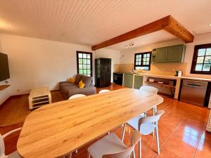 Una cocina o cocineta en La Case du Verger
