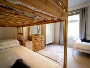 Voodi või voodid majutusasutuse Pass the Keys Townhouse in Rye East Sussex near Camber Sands toas