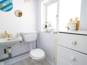 Vannituba majutusasutuses Pass the Keys Townhouse in Rye East Sussex near Camber Sands +20 fotot