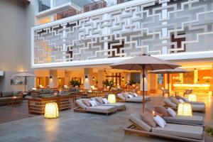 Lounge alebo bar v ubytovaní The Bandha Hotel & Suites