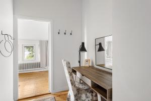a home office with a wooden desk and a chair at HernöRum - Rum i Villa Fiskekroken in Härnösand