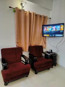 Televiisor ja/või meelelahutuskeskus majutusasutuses Zivo Stays, Heritage Apartments, Rethibowli +13 fotot