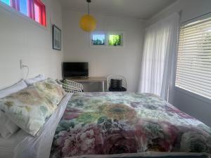Ένα ή περισσότερα κρεβάτια σε δωμάτιο στο Kymata Cottage