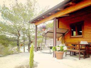 Popločani dio dvorišta ili vanjski dio objekta Agros Timber Log House