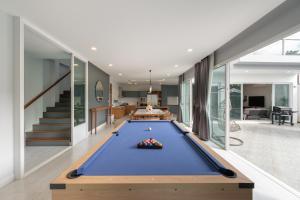 Biliár nebo kulečník v ubytování Private Pool Villa 6 Bedroom - La Vista Pool Villa