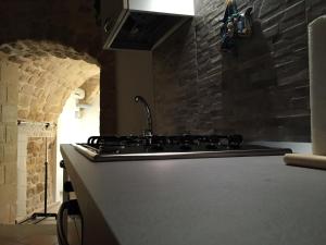 A kitchen or kitchenette at Dammuso Siciliano