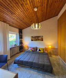 Ένα ή περισσότερα κρεβάτια σε δωμάτιο στο Zwei Zimmer im Reihenhaus