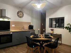 Η κουζίνα ή μικρή κουζίνα στο Airelles Spa - Jacuzzi - Sauna - Gîte de charme