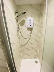 Ένα μπάνιο στο 4 bed 2 bath House in medway