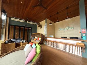 a hotel lobby with a couch and a restaurant at Kai Bae Beach Resort Koh Chang in Ko Chang +134 photos