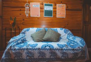 a bed in a room with a wooden wall at Casa Aldirica in Cahuita
