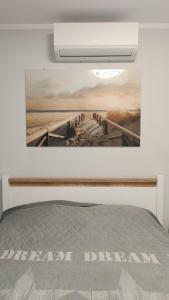 Ένα ή περισσότερα κρεβάτια σε δωμάτιο στο Familienapartment am Strand in Primorsko