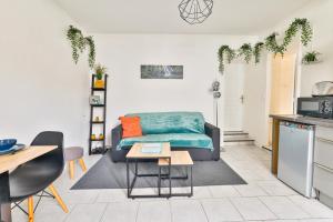 a living room with a couch and a table at Le Solençon de 1 à 4 personne Hypercentre in Cognac