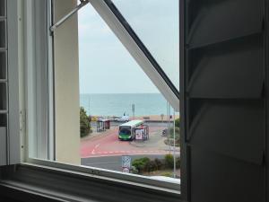 Γενική θέα στη θάλασσα ή θέα στη θάλασσα από  αυτό το ξενοδοχείο διαμερισμάτων