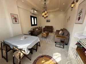 Posezení v ubytování Nuzul Taibah نزل طيبة