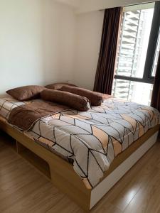 Postel nebo postele na pokoji v ubytování Sky House BSD Apartment - 3 Bedroom Type