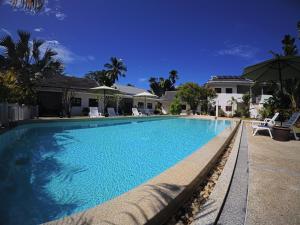 Kolam renang di atau dekat dengan Villa Colina Khao Lak Rooms and Bungalows - Adults Only