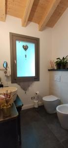 Et badeværelse på I Custodi del Bosco + 17 billeder