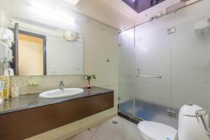 Koupelna v ubytování Hotel Amar Inn- Lajpat Nagar Central Market + 45 fotografií