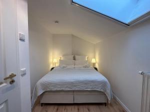 Postel nebo postele na pokoji v ubytování Flow Living I Zentrale Fewo mit schönem Bergblick