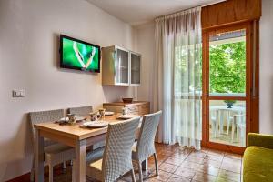 Televízia a/alebo spoločenská miestnosť v ubytovaní Residence Columbia