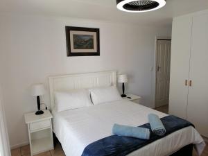 Giường trong phòng chung tại Glentana Hoboken Holiday Cottage