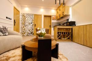 Imagen de la galería de Luxe Beachfront Apartment Lagos, en Okunaja