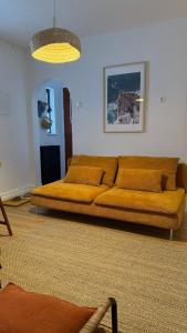 a living room with a brown couch in a room at Lemon and avocado house in Portimão
