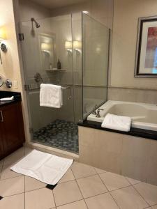 Ένα μπάνιο στο MGM Grand no resort fee , balcony, free valet parking