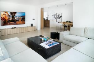 Posezení v ubytování Villa Peman Luxurious Beachside Villa