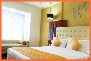 RāmnagarにあるHOTEL DEVA! INN - Your Peaceful Retereat Near Varanasi Ghats - Free Wi-Fi & Parking Facilities - Fully Air Conditioned Hotel # Near The Holy Kashi Vishwanath Temple !!のギャラリーの写真
