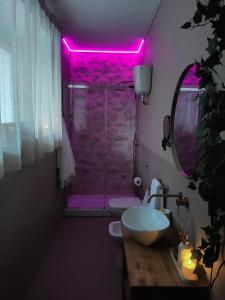 a bathroom with a pink light on the ceiling at Tenuta Le Pietre Bed & Breakfast in San Donato Val di Comino