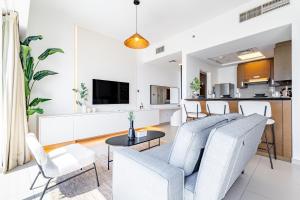 Η κουζίνα ή μικρή κουζίνα στο Premium Elegant Studio - The Best Amenities in Reem Island - Paddle - 3 min Walk to the Beach - Designer's Choice - The Arc Tower