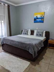 a bedroom with a large bed in a room at ITUNDA NICE RESIDENCE Kigali in Kigali