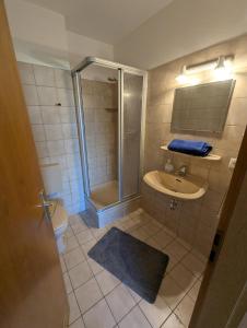 Ένα μπάνιο στο Nige Ooge FeWo 9