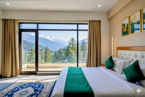 una camera da letto con una grande finestra con vista sulle montagne di Pine Woods Retreat A Premium Room With Balcony By Anvi a Nainital