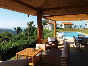 Bazén v ubytování Hotel Peace & Lodge nebo v jeho okolí