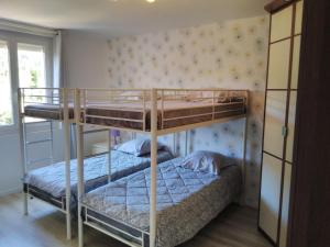 a bedroom with two bunk beds in a room at Le Grand Tilleul in Draguignan