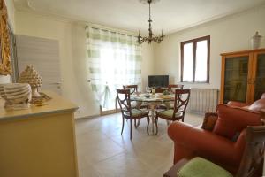 a living room with a table and chairs at Rosemary Home in Barrafranca