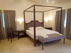 Postel nebo postele na pokoji v ubytování Natures Nest In Marine Gardens