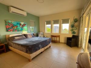 Giường trong phòng chung tại Blue Emerald Beachfront Blessing +25 ảnh