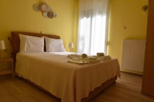 a bedroom with a bed with towels on it at Mavi Stay in Alexandroupoli
